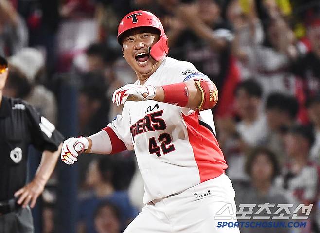 4일 광주 기아 챔피언스필드에서 열린 롯데-KIA전. 8회말 2사 만루 김태군이 2타점 역전 적시타를 친 후 환호하고 있다. 광주=정재근 기자 cjg@sportschosun.com/2025.7.4/