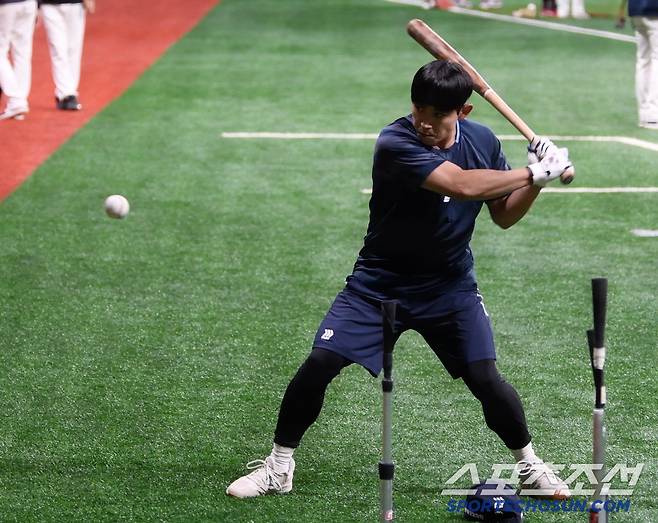 1일 서울 고척스카이돔에서 열린 롯데-키움전. 황성빈이 타격 훈련을 하고 있다. 고척=정재근 기자 cjg@sportschosun.com/2025.5.1/