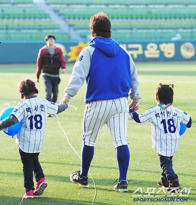 박석민의 아들과 조카. 2012.04.07. 대구=정재근 기자 cjg@sportschosun.com
