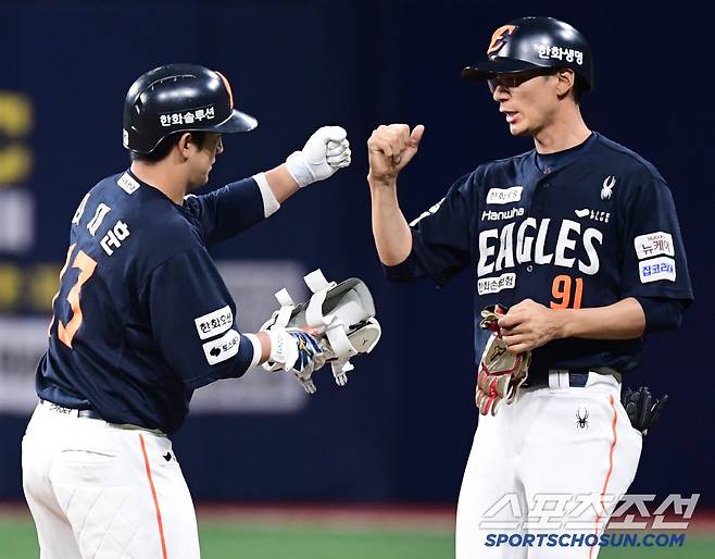 5일 서울 고척돔에서 열린 KBO리그 키움과 한화의 경기. 4회 2사 1, 2루. 1타점 적시타 날린 최재훈. 고척=송정헌 기자songs@sportschosun.com/2025.07.05/