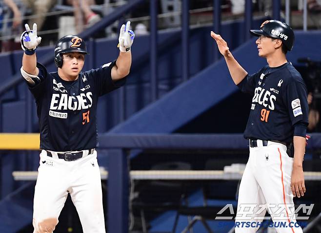 5일 서울 고척돔에서 열린 KBO리그 키움과 한화의 경기. 9회초 1타점 적시타를 날린 한화 문현빈. 고척=송정헌 기자songs@sportschosun.com/2025.07.05/