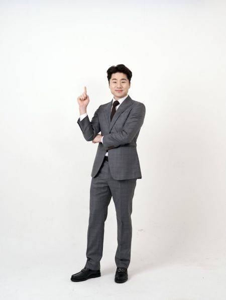 송경서 프로가 트로트 가수로 변신해 화제다. 사진제공=송경서