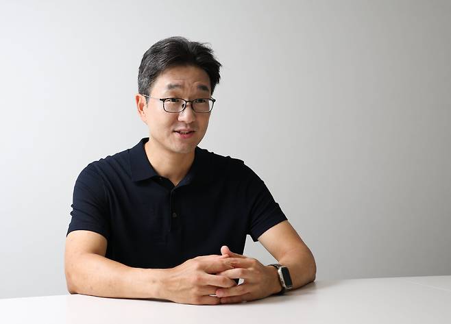 2일 오후 서울 강남의 한 회의실에서 홍콩과기대 경제학부 임우영 교수가 본지와 만나 서울대 경제학부 교수 유출과 경제학 위기에 관해 이야기하고 있다. 2025.7.2. / 고운호 기자