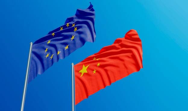 EU 깃발과 중국 국기가 나란히 펄럭이고 있다. /조선DB