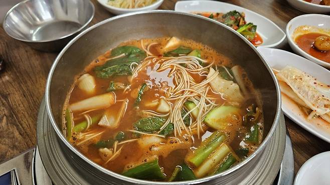 20250704_130732.jpg 점심 안산에서 미꾸라지 매운탕과 튀김