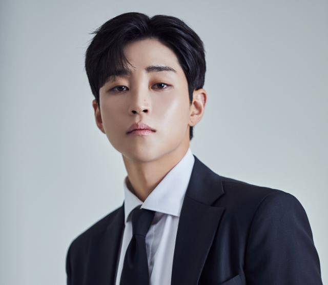 가수 딘딘이 매니저 사칭 사기에 주의를 당부했다. 슈퍼벨컴퍼니 제공