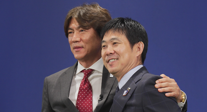 지난달 26일 JFA 드림필드에서 한일 수교 60주년 기념 특별 대담을 진행한 홍명보 감독과 모리야스 감독. 사진=대한축구협회