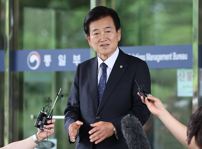 정동영 통일부 장관 후보자가 지난달 24일 취재진의 질문에 답하고 있다 [연합뉴스]