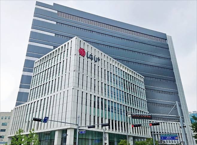 경기 안양시 관양동에 있는 LG유플러스 평촌2센터는 2023년 준공된 대규모 데이터센터다. /류병화 기자