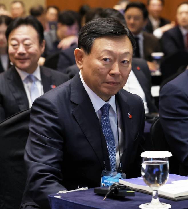 신동빈 롯데그룹 회장이 5월 27일 서울 중구 롯데호텔에서 열린 제57회 한일경제인회의에 참석해 있다. 한일경제인회의는 1969년 1월 국교 정상화 이후 설립된 대표적인 민간 경제협의체다.  사진=이솔 한국국경제신문 기자