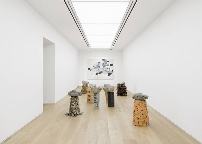 Installation view of “Dwelling in Mist and Glow” at Thaddaeus Ropac in Seoul (Thaddaeus Ropac)