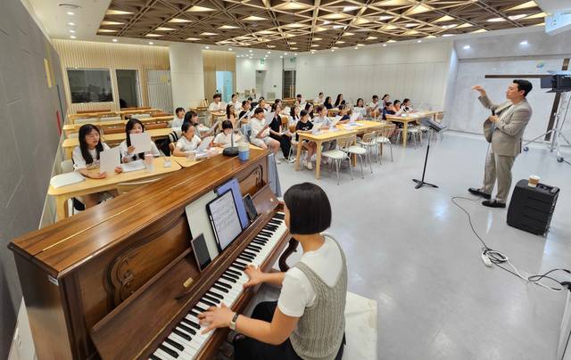 만나교회 유스콰이어의 연습 장면. 만나교회 제공