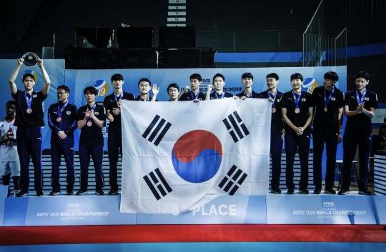 U-19 세계선수권 동메달을 차지한 남자청소년 배구 대표팀 선수들. 사진[연합뉴스]