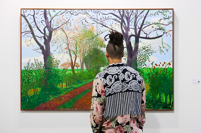 올해 최고가로 거래된 데이비드 호크니의 <11월 중순 터널>(2006)  ©Art Basel