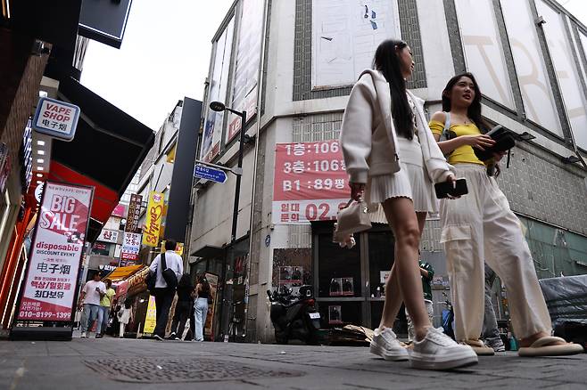 국회 본회의에서는 장기연체채권 소각 프로그램을 비롯, 소상공인·자영업자 채무조정 프로그램(7천억원), 채무자대리인 선임 지원(3억5000만원) 등 3개 사업에 대해 총 1조1000원이 의결, 확정됐다. [연합]