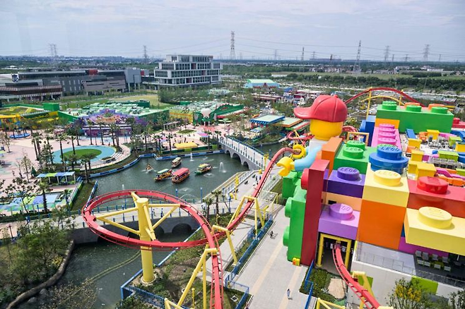 세계 최대 규모를 자랑하는 레고랜드 상하이 리조트가 5일 문을 열었다. [AFP연합]
