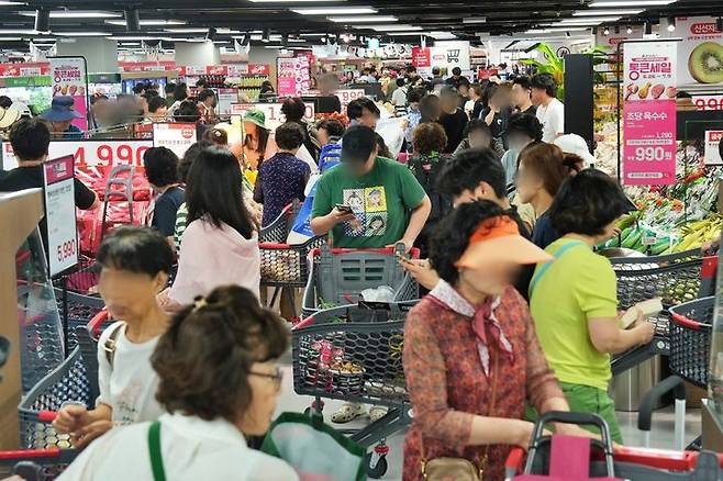 [서울=뉴시스] 롯데마트가 일주일간 '통큰 세일' 2주차 행사를 진행한다고 2일 밝혔다. (사진=롯데마트 제공) *재판매 및 DB 금지