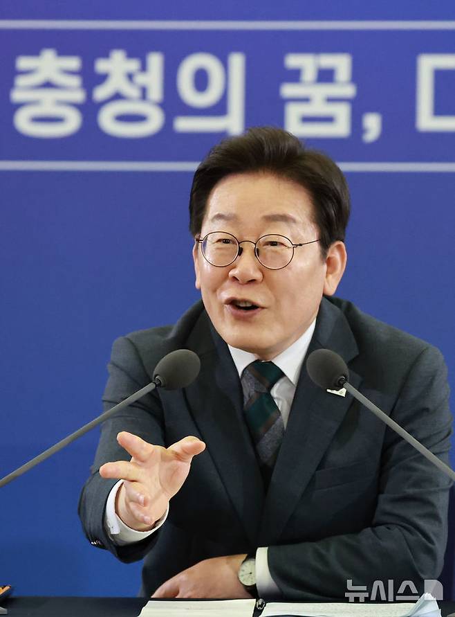 [대전=뉴시스] 고범준 기자 = 이재명 대통령이 4일 대전컨벤션센터에서 열린 '충청에서 듣다, 충청 타운홀 미팅'에서 발언하고 있다. (대통령실통신사진기자단) 2025.07.04. bjko@newsis.com