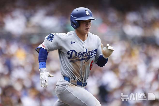 Los Angeles Dodgers' Hyeseong Kim runs to first base as he grounds out to San Diego Padres' Jake Cronenworth in the fifth inning of a baseball game Wednesday, June 11, 2025, in San Diego. (AP Photo/Derrick Tuskan)
