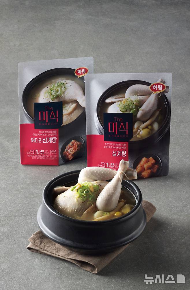 [서울=뉴시스] 하림의 더미식 브랜드 삼계탕 2종. phto@newsis.com