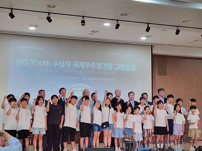 [서울=뉴시스] 이승주 기자=보령은 연세대학교 미래교육원 대강당에서 국제우주정거장(ISS)과 연결되는 'Humans In Space(HIS) Youth 수상작 우주정거장 발표 생중계' 행사를 개최했다. 사진은 참석자들의 모습. 2025.07.05. heyjude@newsis.com *재판매 및 DB 금지