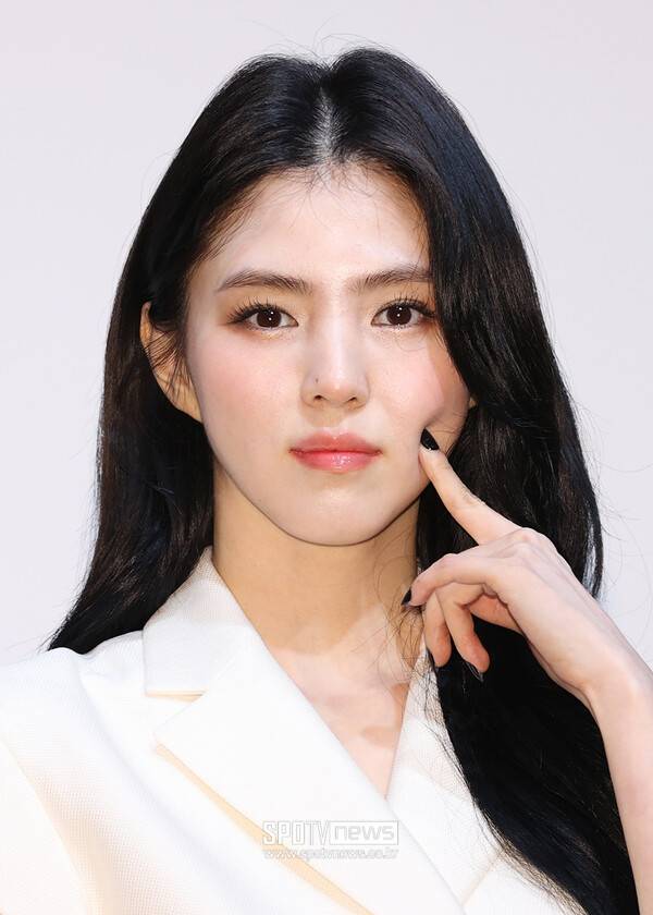 ▲ 2개 지역을 추가해 모두 13개 도시에서 팬미팅을 벌이는 한소희. ⓒ스포티비뉴스DB