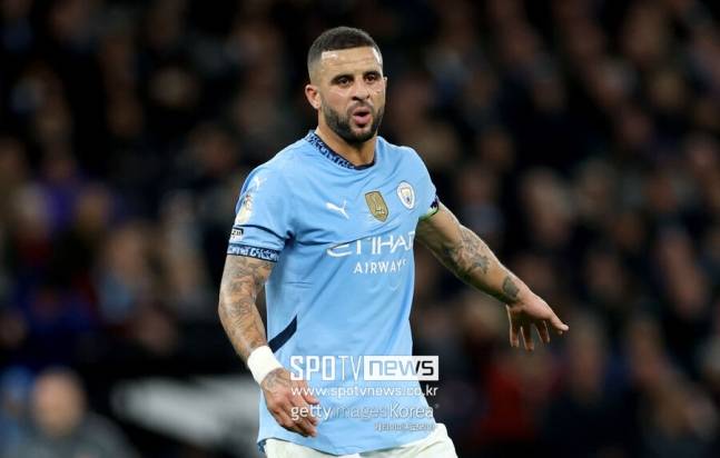 ▲ 토트넘과 맨시티에서 뛰었던 워커가 번리를 통해 프리미어리그 생활을 이어갈 전망이다. 프리미어리그에서만 410경기를 뛴 정상급 풀백인 워커는 지난 시즌 AC 밀란 임대를 다녀오면서 맨시티와 이별을 일찌감치 예고했었다.