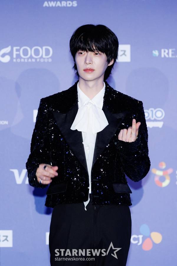 배우 안재현이 22일 오후 일본 오사카 교세라 돔에서 진행된 '2024 마마어워즈 재팬'(2024 MAMA AWARDS JAPAN) 레드카펫 행사에 참석해 포즈를 취하고 있다. /사진제공=CJENM 2024.11.22 /사진=이동훈 photoguy@