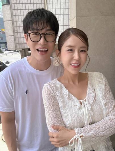 문원, 신지/사진=개인 SNS 계정