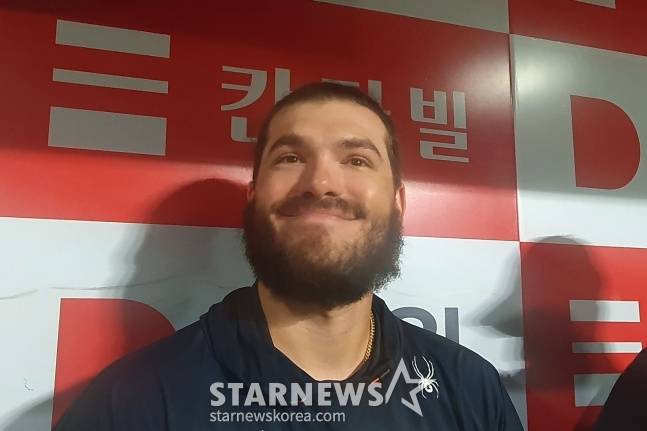 한화 외국인 투수 코디 폰세가 4일 고척 키움전을 승리로 이끈 뒤 취재진과 인터뷰에 응했다. /사진=김동윤 기자