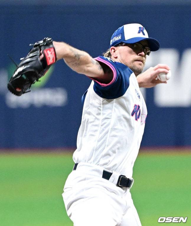 키움의 라클란 웰스가 5일 고척 한화전에서 역투하고 있다.