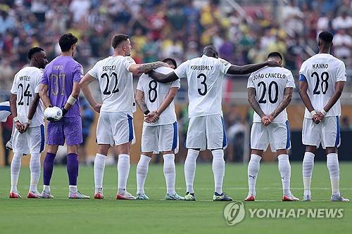 플루미넨시가 5일(한국시간) 미국 플로리다주 올랜도에 있는 캠핑 월드 스타디움에서 열린 알힐랄(사우디아라비아)과의 2025 국제축구연맹(FIFA) 클럽월드컵 8강전에서 2-1로 승리하며 준결승에 진출했다.&nbsp;  플루미넨시는 지난 2023년 32개 클럽 체제 개편 이전 클럽월드컵에서 맨체스터 시티(잉글랜드)에 이어 준우승을 차지한 뒤, 다시 결승 진출의 기회를 얻었다.&nbsp;반면 알힐랄은 아시아의 유일한 생존팀으로 4강 진출에 도전했지만, 브라질 명문 팀의 벽에 막히며 아쉽게 도전을 마무리했다.&nbsp;연합뉴스
