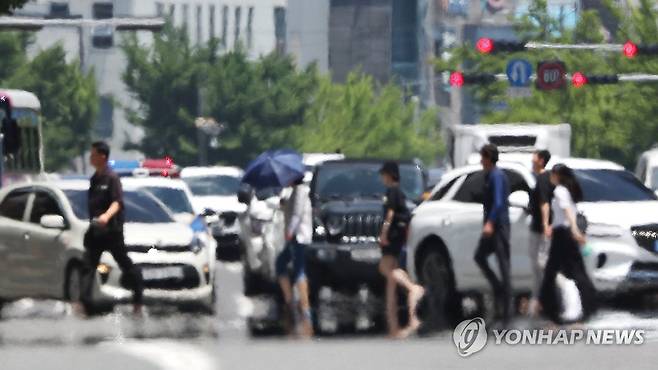폭염 속 피어오르는 아지랑이 [연합뉴스 자료사진]