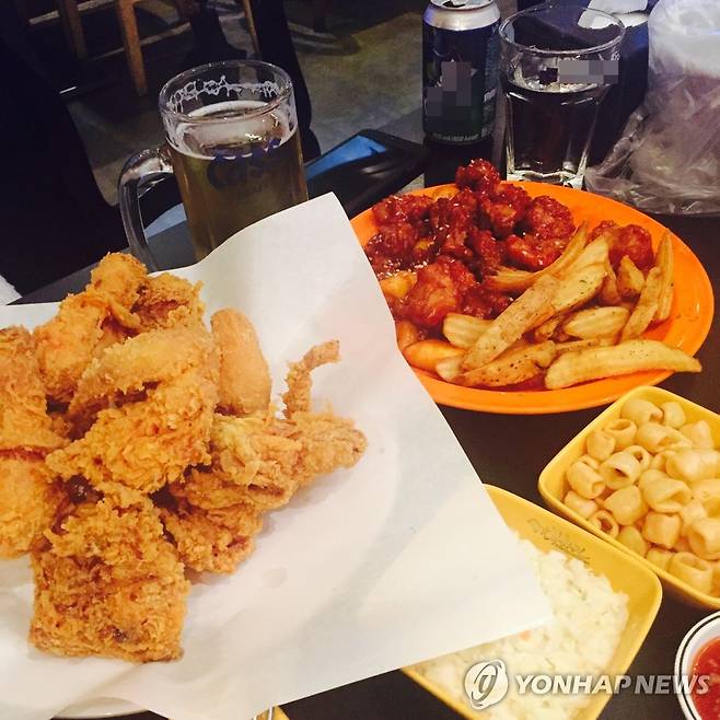 치맥(치킨과 맥주) 촬영 김예원