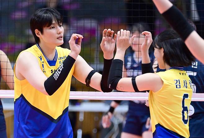 현대건설의 김희진(왼쪽) [한국배구연맹 제공. 재판매 및 DB 금지]