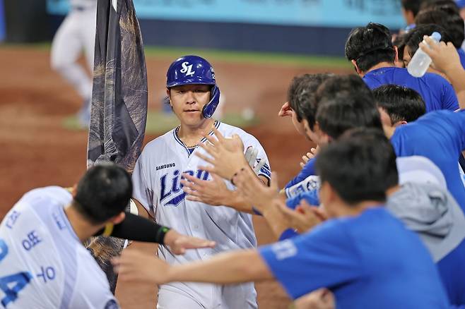 7회 홈런을 때리고 홈에 돌아온 삼성 강민호 [삼성 라이온즈 제공. 재판매 및 DB 금지]