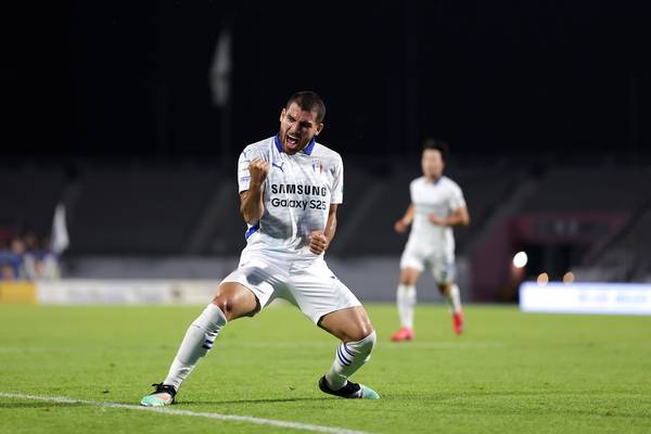 수원삼성 브루노 실바가 5일 충남아산과의 경기에서 역전골을 넣고 기뻐하고 있다. 2025.7.5 /한국프로축구연맹 제공