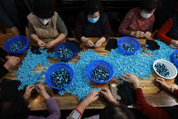 ▲ 일하는 밥퍼- 공산품 제작.