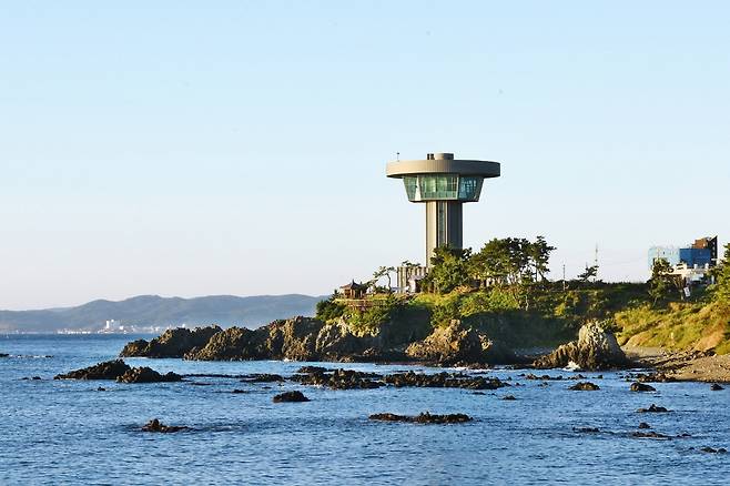 감상을 위한 데크와 조망 공간 외에는 별다른 시설이 없는 경주 양남 주상절리 전망대 모습. /독자 제공