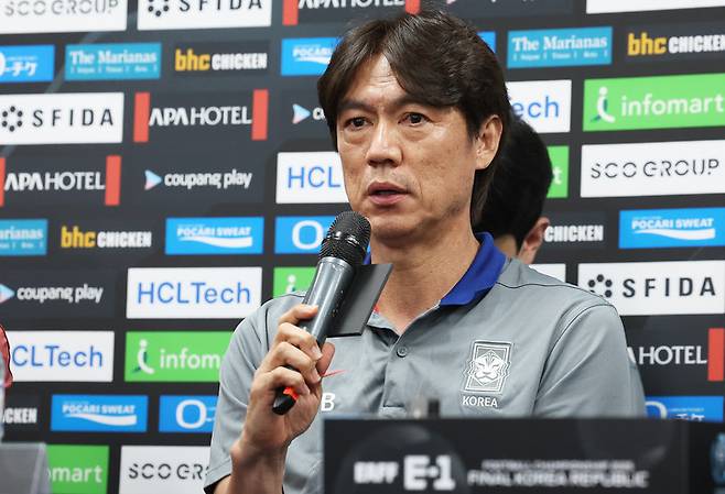 6일 경기도 용인미르스타디움에서 열린 2025년 동아시아축구연맹(EAFF) E-1 챔피언십(동아시안컵) 공식 기자회견에서 한국 홍명보 감독이 취재진 질문에 답하고 있다. 2025.7.6
