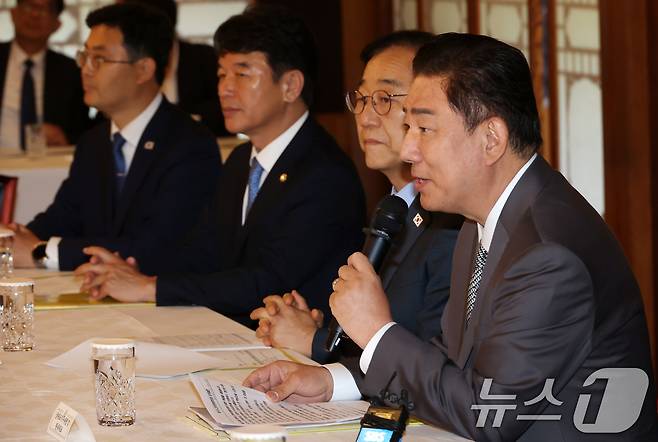 김병기 더불어민주당 당대표 직무대행 겸 원내대표가 6일 서울 종로구 삼청동 총리공관에서 열린 이재명 정부 첫 고위당정협의회에서 발언하고 있다. (공동취재) 2025.7.6/뉴스1 ⓒ News1 김성진 기자