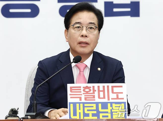 송언석 국민의힘 비상대책위원장 겸 원내대표가 4일 오전 서울 여의도 국회에서 열린 원내대책회의에서 모두 발언을 하고 있다. 2025.7.4/뉴스1 ⓒ News1 김민지 기자