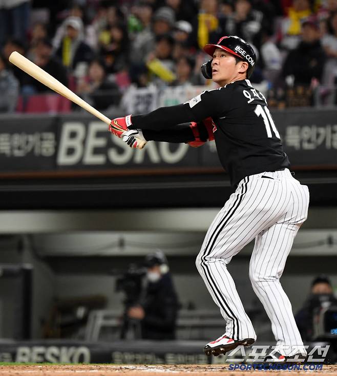 25일 광주 기아챔피언스필드에서 열린 KIA 타이거즈와 LG 트윈스의 경기. LG 오지환이 타격을 하고 있다. 광주=박재만 기자 pjm@sportschosun.com/2025.04.25/