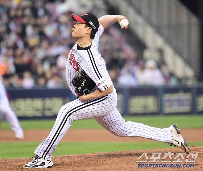 3일 잠실구장에서 열린 KBO리그 LG와 SSG의 경기. 투구하는 LG 김강률. 잠실=송정헌 기자songs@sportschosun.com/2025.05.03/