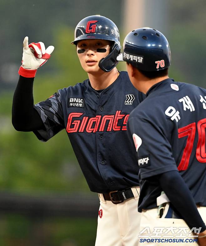 13일 광주KIA챔피언스필드에서 열린 롯데와 KIA의 경기, 3회초 롯데 윤동희가 안타를 치고 기뻐하고 있다. 광주=허상욱 기자wook@sportschosun.com/2025.05.13/