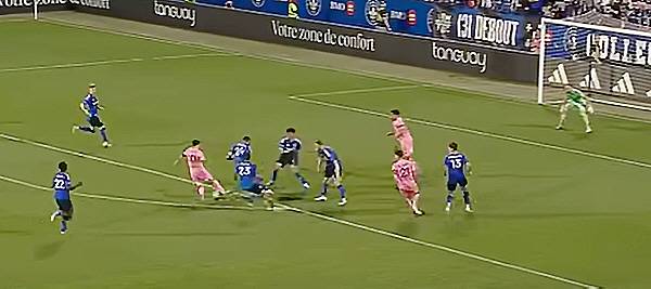 ◇리오넬 메시 6일 몽레알전 4번째 골 장면.