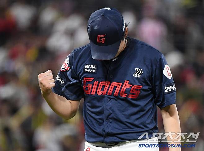 6일 광주 기아 챔피언스필드에서 열린 롯데-KIA전. 정철원이 7회말을 무실점으로 막으며 기뻐하고 있다. 광주=정재근 기자 cjg@sportschosun.com/2025.7.6/