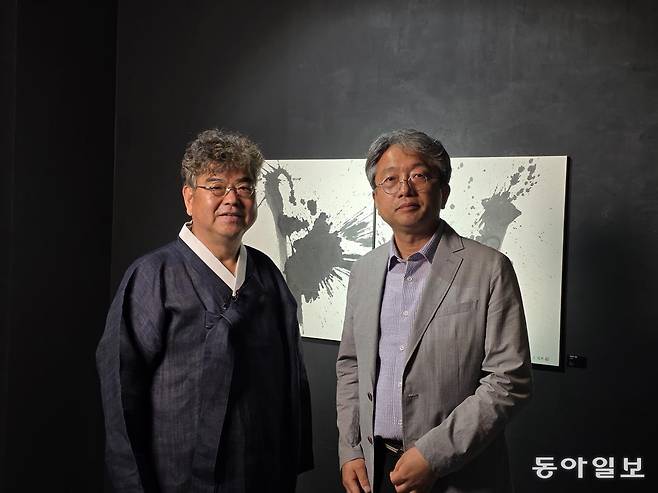 배일동 명창(왼쪽)과 장천 김성태 작가.
