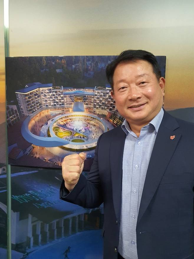 임학운 모나용평 대표가 지난 4일 기자와 만나 올해 사업계획을 설명하고 있다. 평창=윤현주 기자