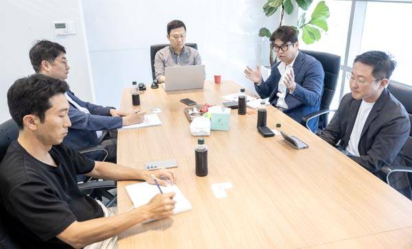 지난달 23일 해운대구 한국관광공사 부울경지사 회의실에서 ‘해양레저관광으로 부산 붐업’을 주제로 좌담회가 열리고 있다.  이원준 기자